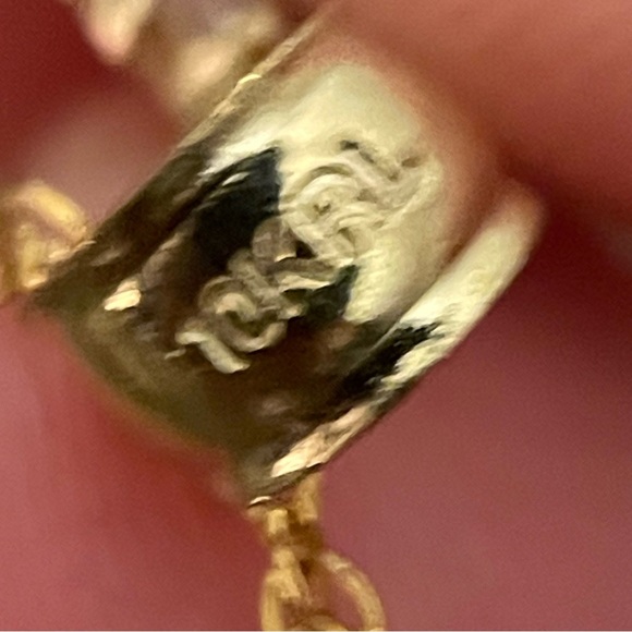 NEW 10kt solid gold Virgin Mary lady Guadalupe oval pendant necklace - Picture 5 of 7